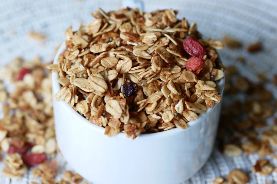 Hjemmelaget granola med mandler og rosiner