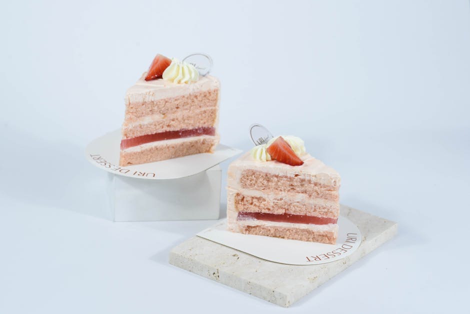 Klassisk fransk fraisier med jordbær og bringebær