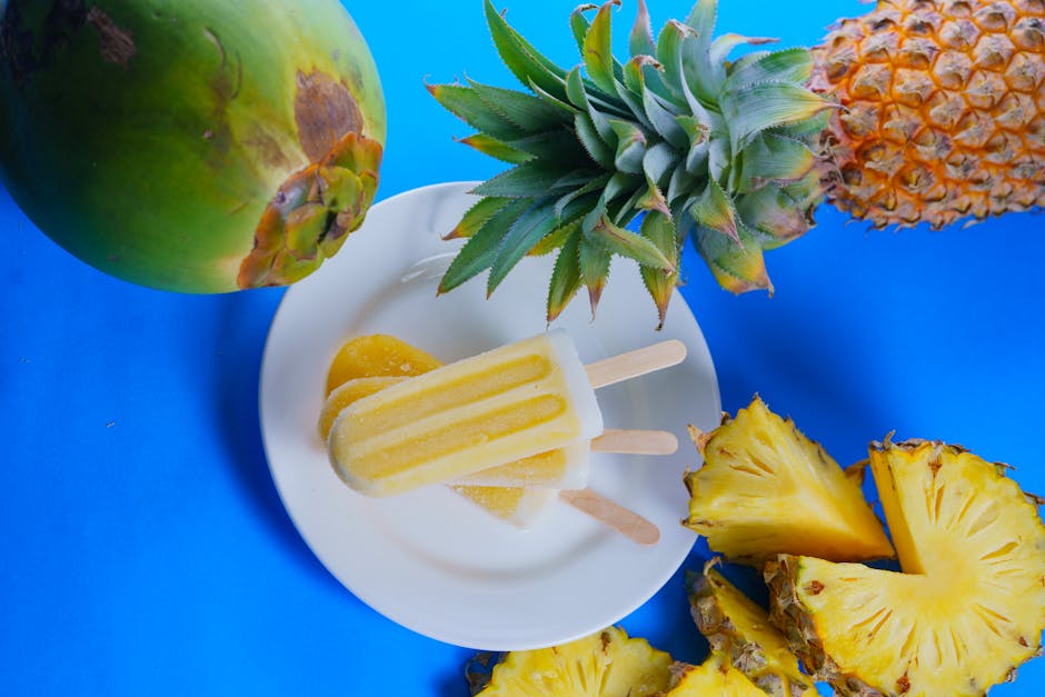 Tropiske fruktispinner med ananas og guava
