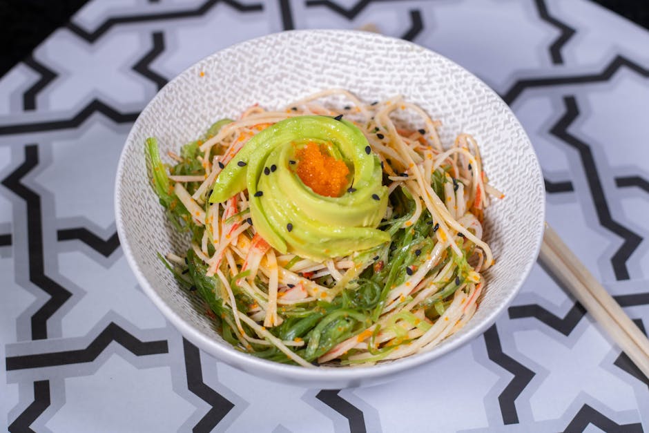 Dekonstruert sushi med krabbekjøtt og grønnsaker