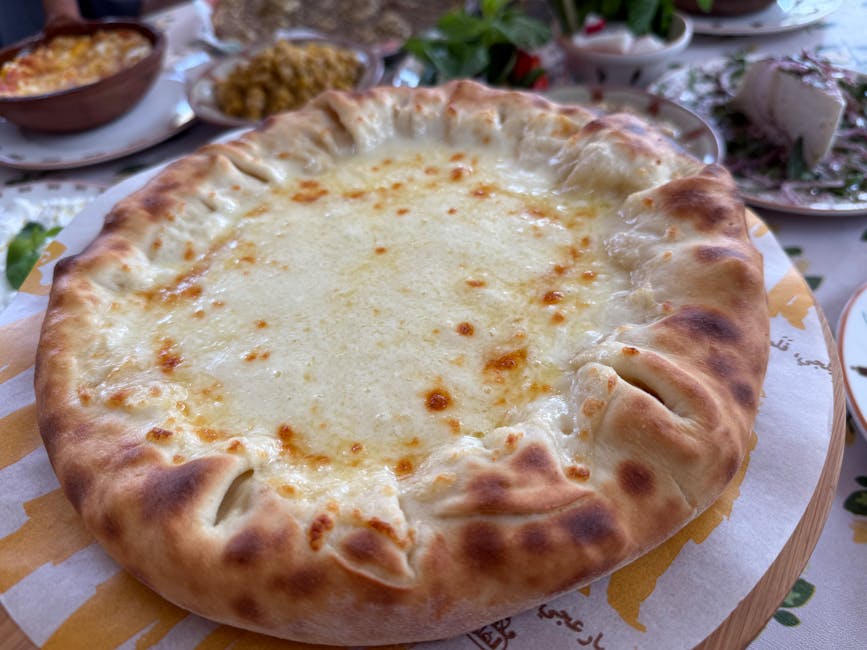 Khachapuri: Georgisk ostebakst
