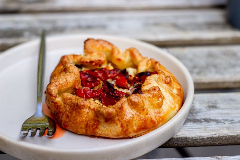 Tomat- og feta-galette med karamellisert løk