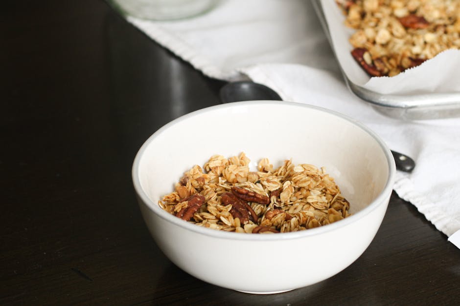 Hjemmelaget granola med eplesaus og sirup