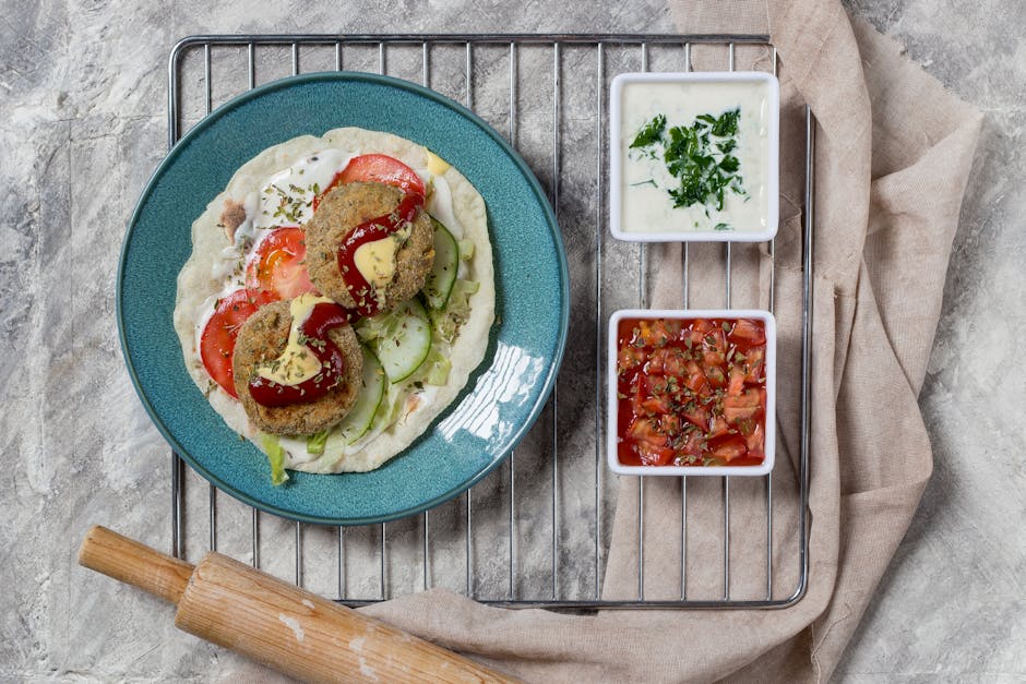 Falafelpizza med yoghurtsaus