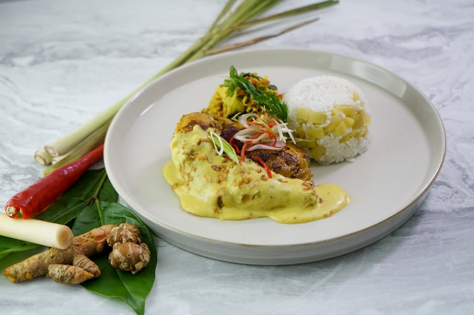 Kyllingkarri- og gurkemeiesalat-wrap