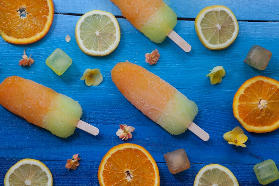 Lagdelte isbiter med vannmelon, sitron og blåbær