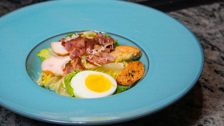 Isbergsalat med grillet bacon og krutonger