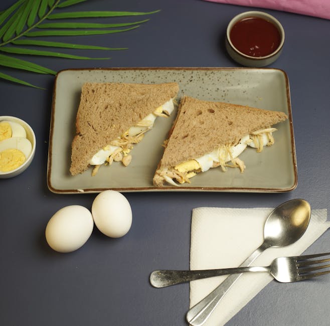 Eggesandwich med bologna, sylteagurkmajones og sprø løk