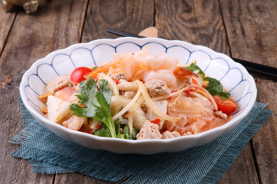 Asiatisk nudelsalat med kylling eller reker