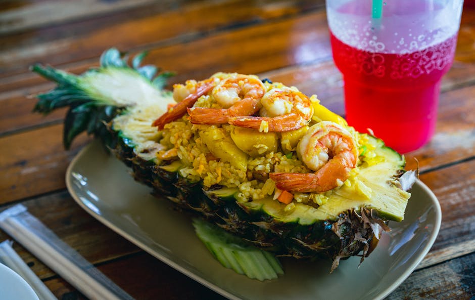 Asiatisk stekt ris med reker og ananas