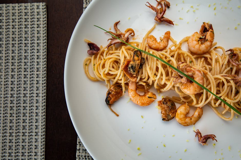 Sjømatspaghetti med blekksprut, reker og blåskjell