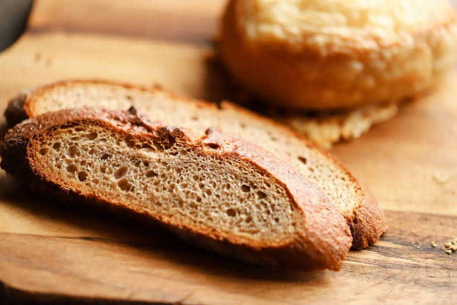 Brød med pepper, rosmarin og ost