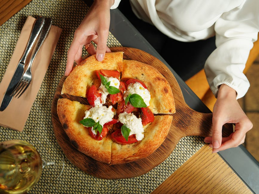 Boboli med hvitløksstekt aubergine, tomat og basilikum