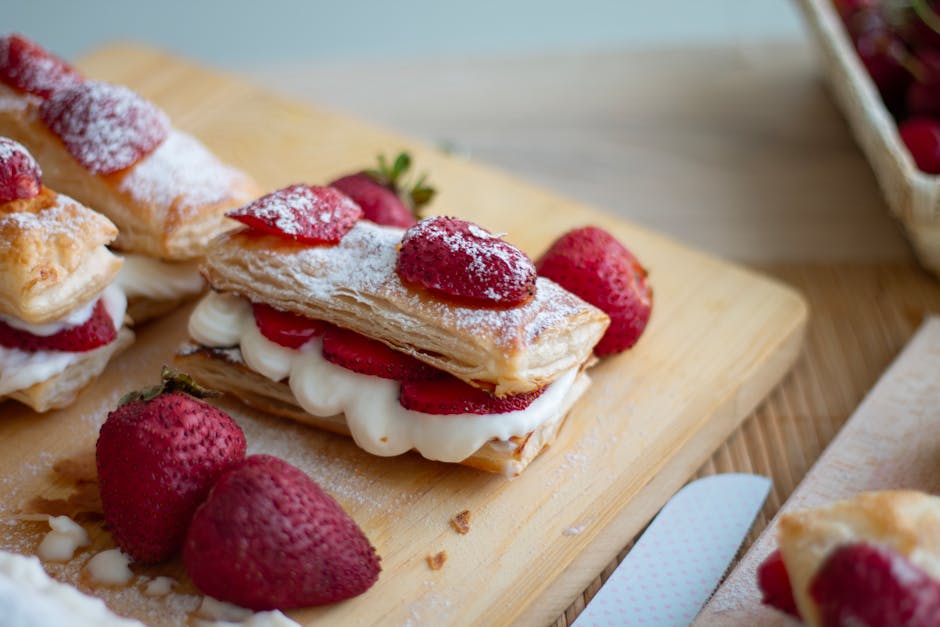 Butterdeigskurver med honningmousse og frukt