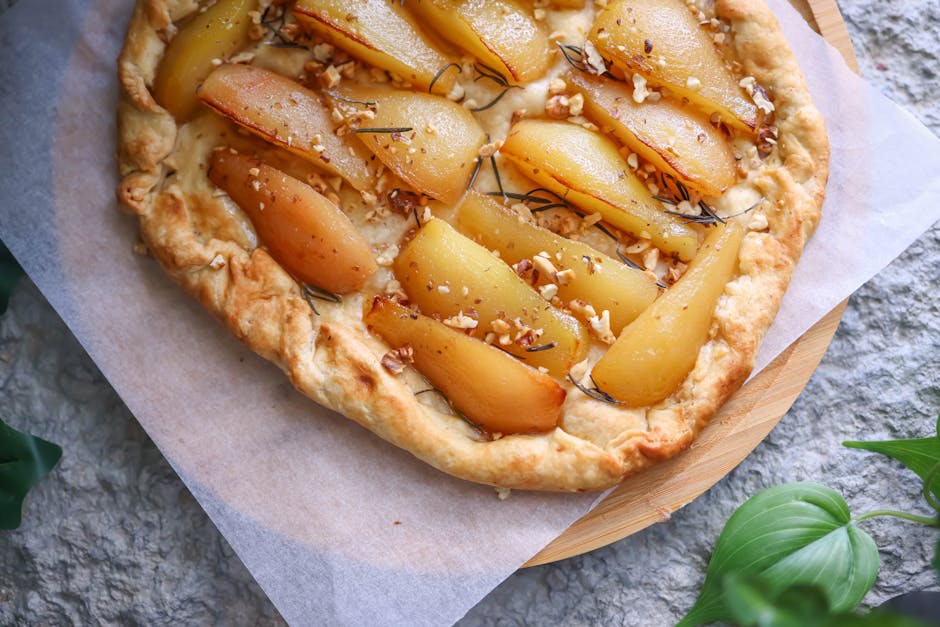 Pære- og pistasjtartletter med butterdeig