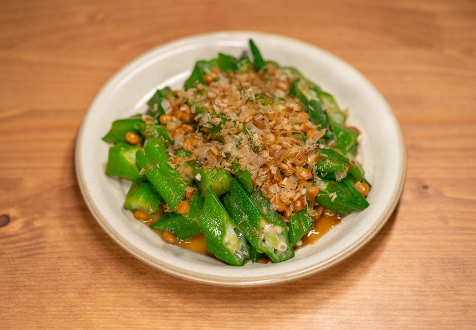 Kremet risotto med smørbønner, mangold og stekt okra
