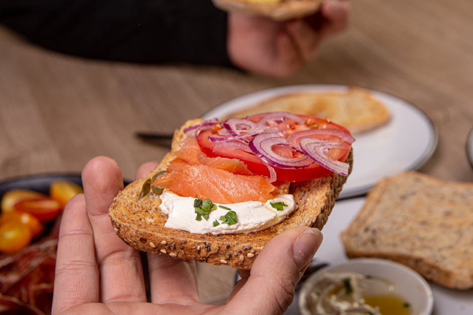 Klassisk tomattoast med majones og gressløk