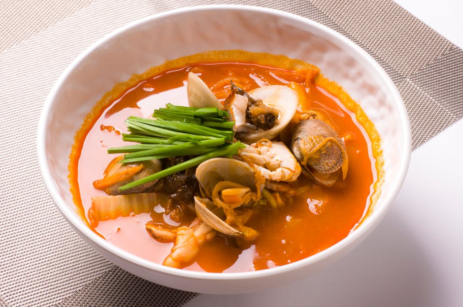 Krydret pølse- og blåskjellsuppe