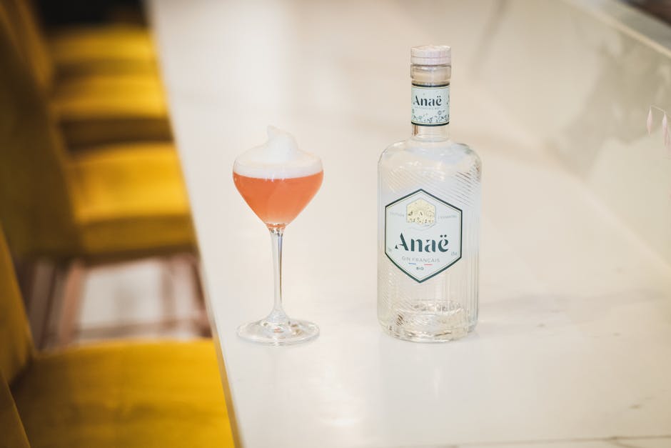 Mayfair cocktail med gin og aprikosbrandy