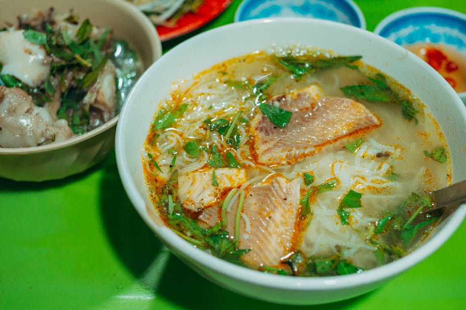 Frisk fisk- og grønnsakssuppe med lime og ingefær