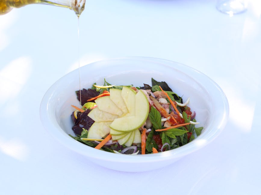 Frisk salat med frisée, vannkarse og mynte