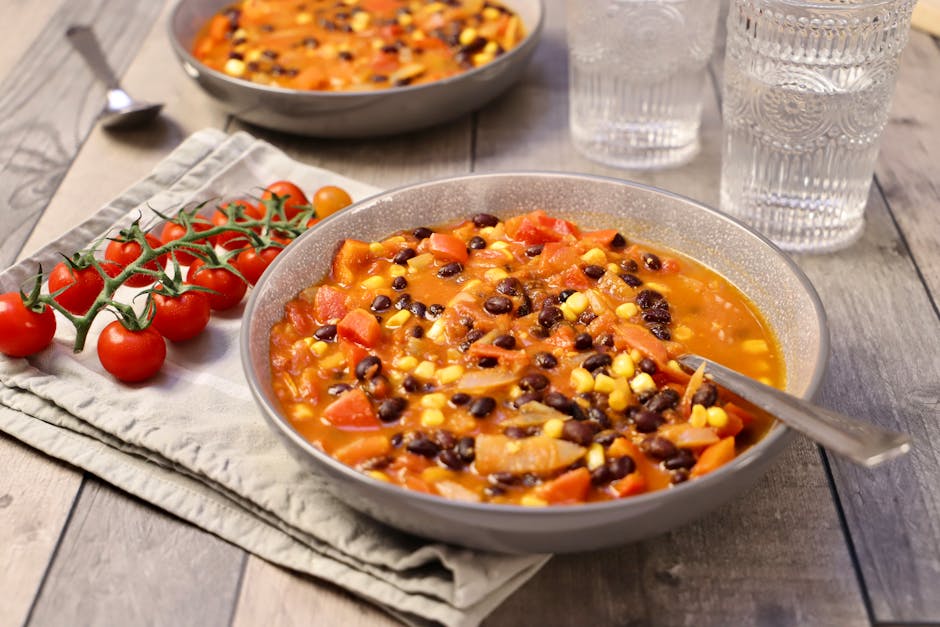 Kremet suppe med svarte bønner og tomat