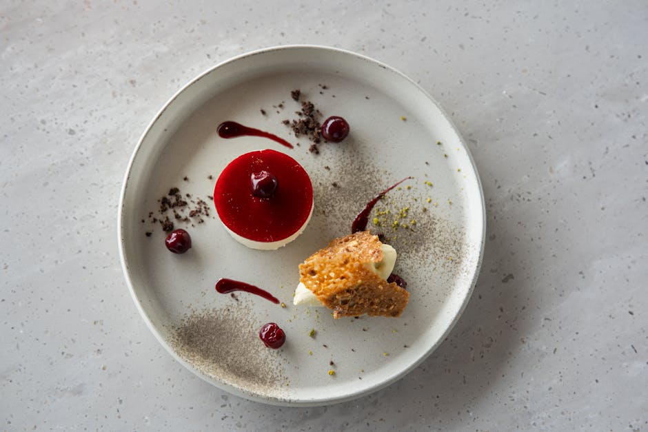 Yoghurt panna cotta med kirsebær- og ferskenkompott