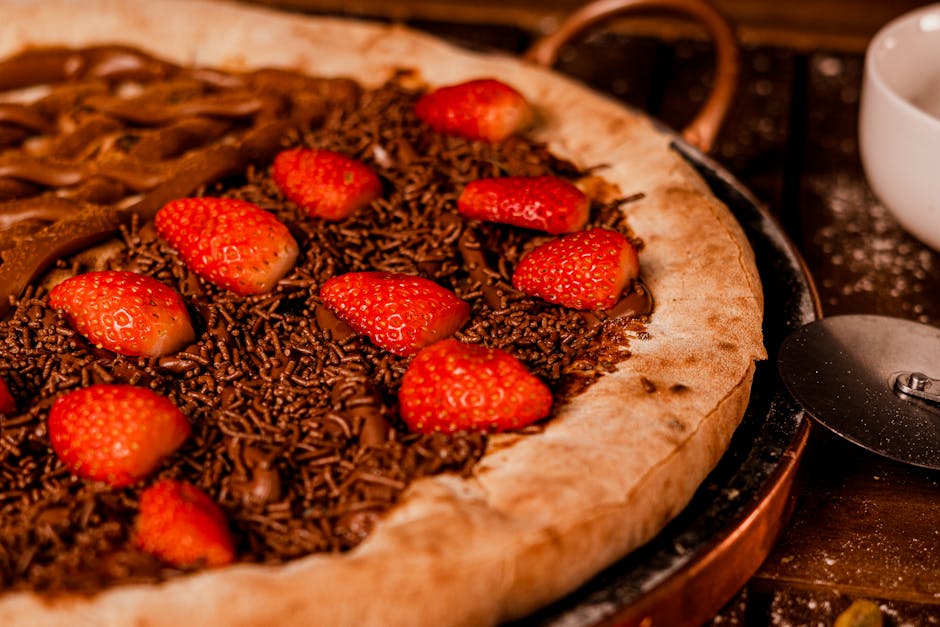 Grillede fruktpizzaer med sprø kakebunn