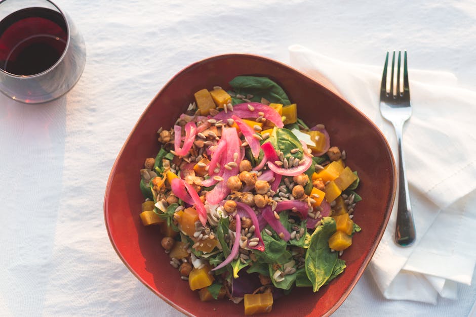 Salat med gurkemeie-ristede kikerter og linser