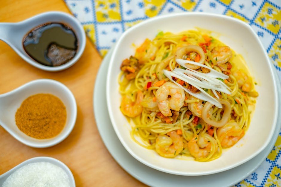 Singaporske karri nudler med reker og blekksprut