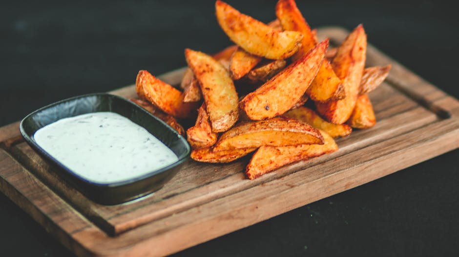 Sprø pommes frites med hjemmelaget chipotle-aioli