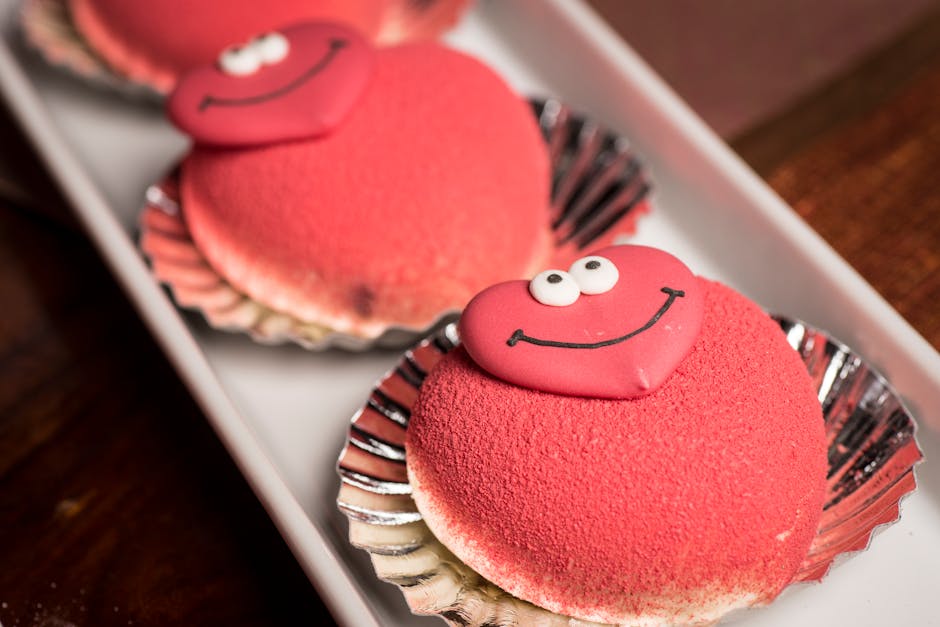 Røde fløyelskaker med flytende sjokoladekjerne