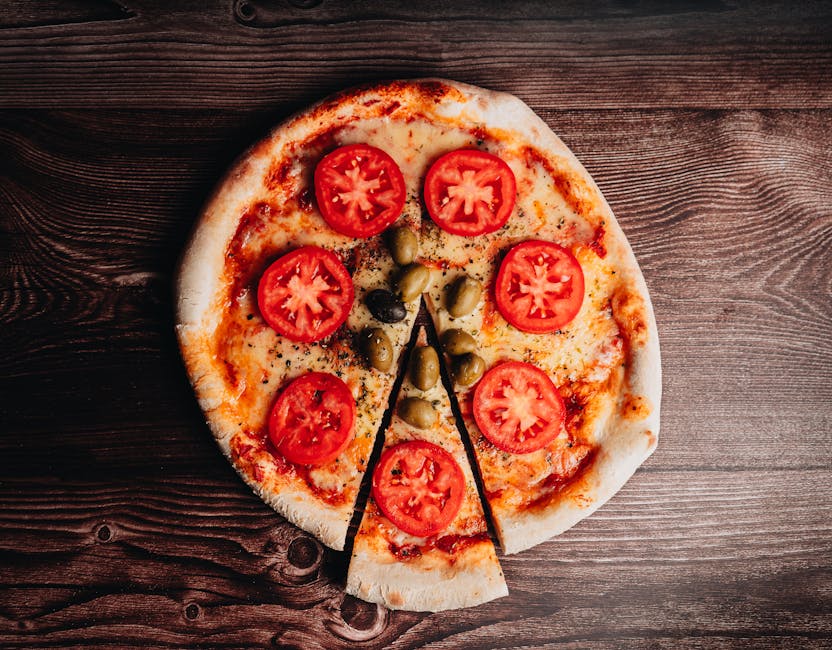 Italiensk tortilla-pizza med tomat og oliven