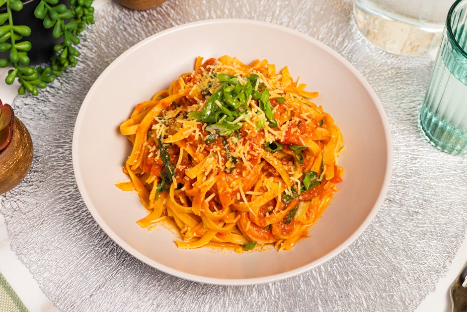 Daikon-fettuccine med tomat- og basilikumsaus