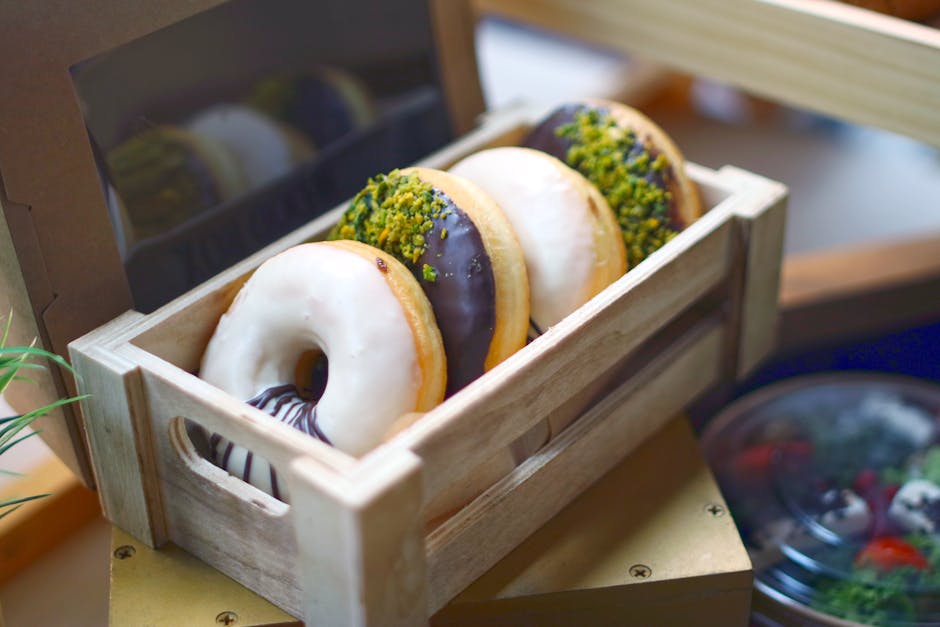 Rosenglaserte gjærbakstdoughnuts med pistasj