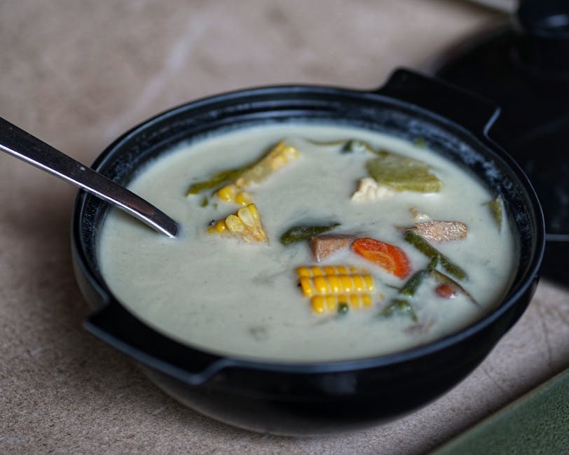 Kremfri mais- og hummersuppe med sommergrønnsaker