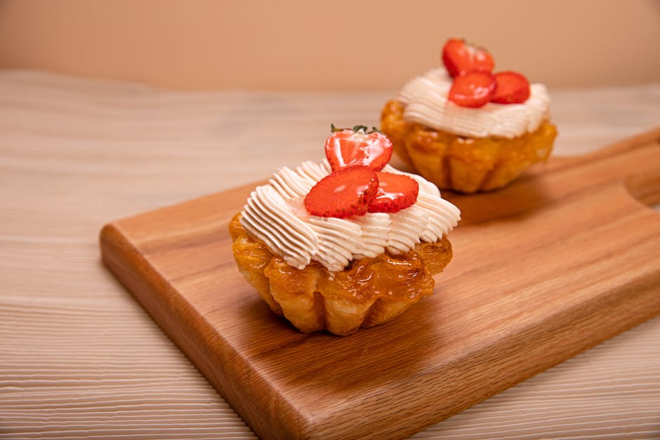 Jordbærtartletter med sitrus og rømme