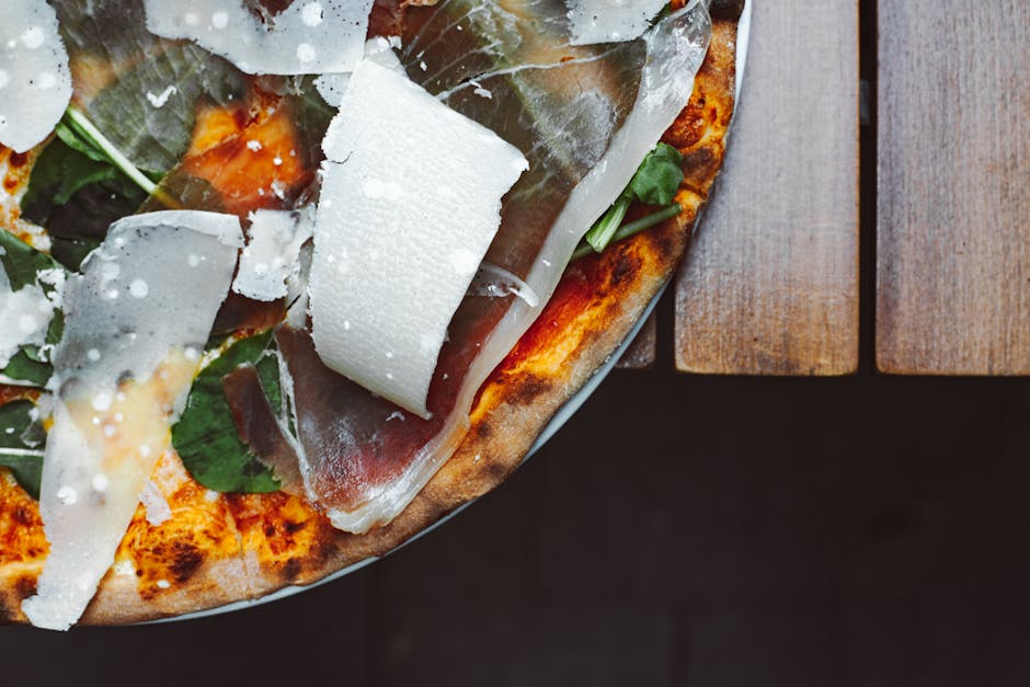 Grillet hvit pizza med parmesan og urter