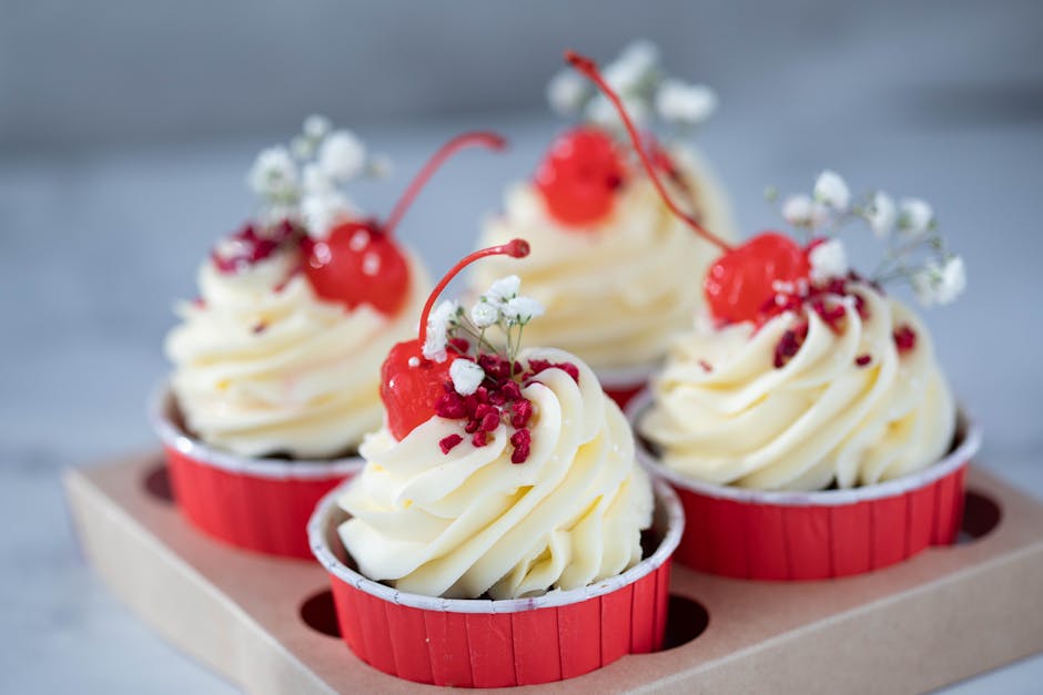 Black Forest-cupcakes med kremostfyll