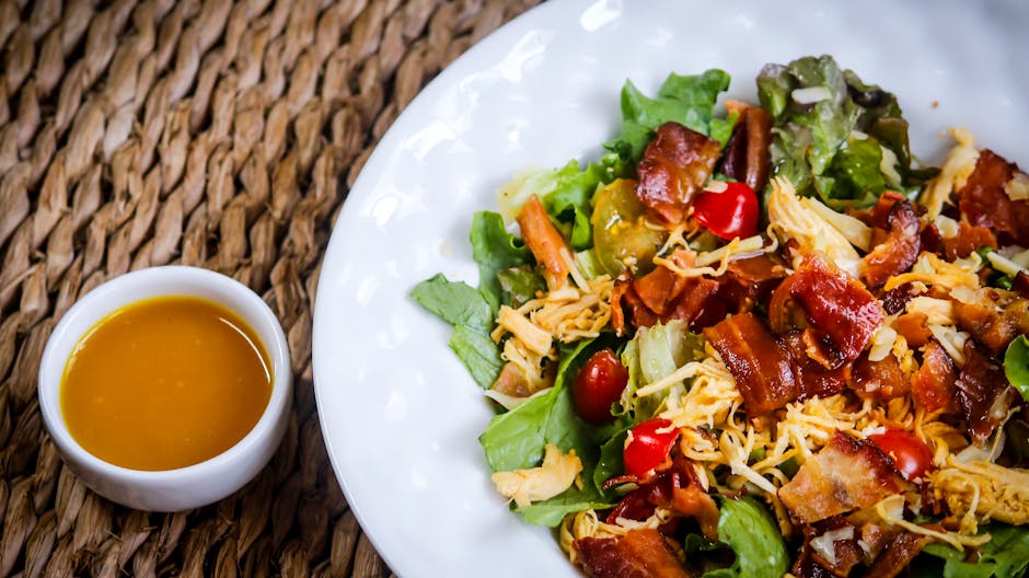 Lun salat med bacon og syrlig dressing