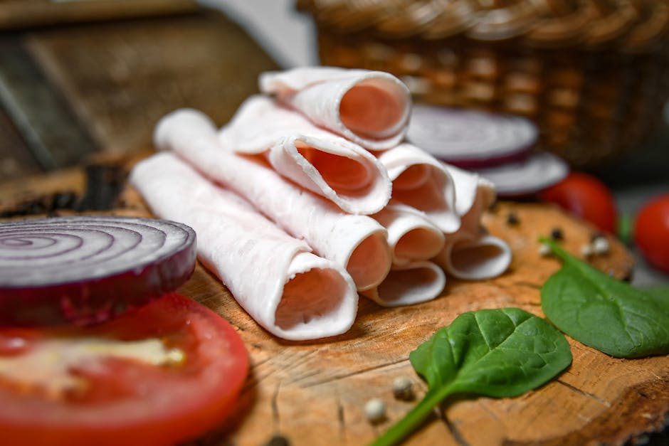 Skinkeruller med kremost og vårløk