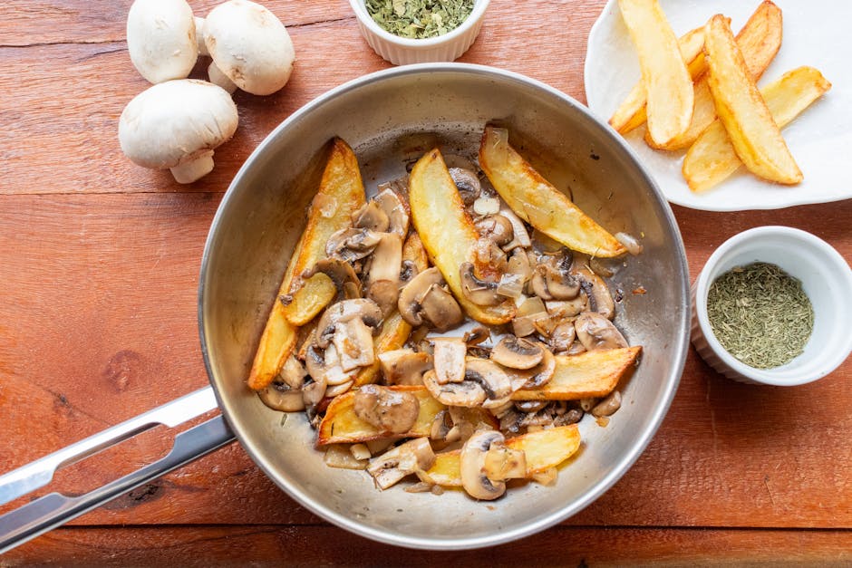 Svinekoteletter og poteter i kremet soppsaus