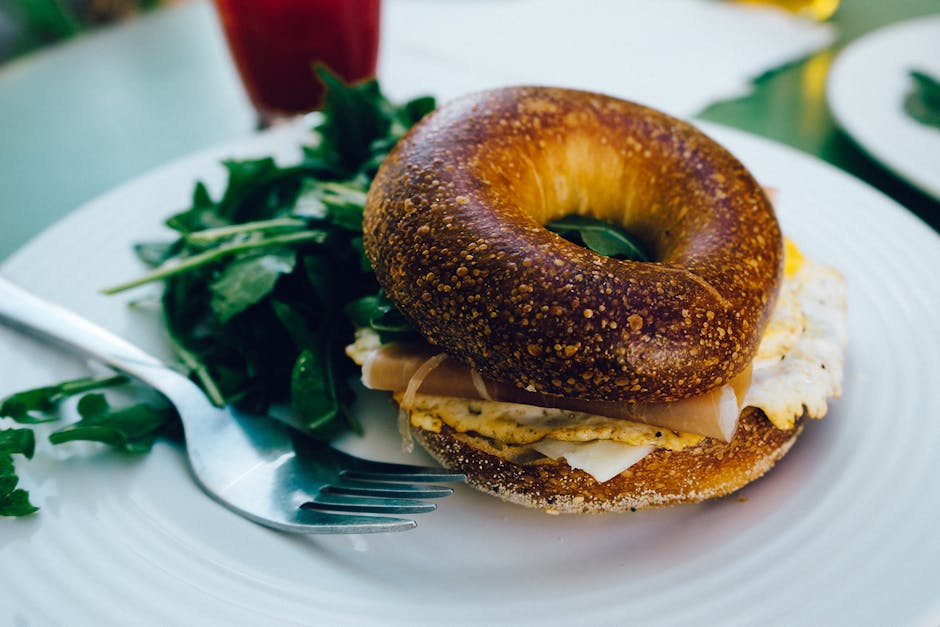 Bagel med egg, skinke og lønnesirup
