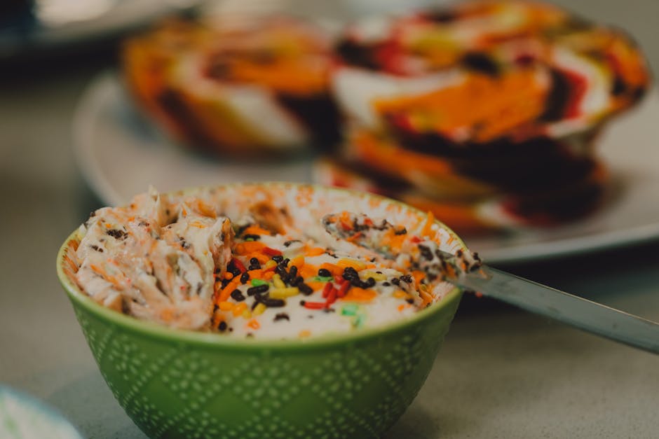 Kremet bagel-dip med ost og grønn løk