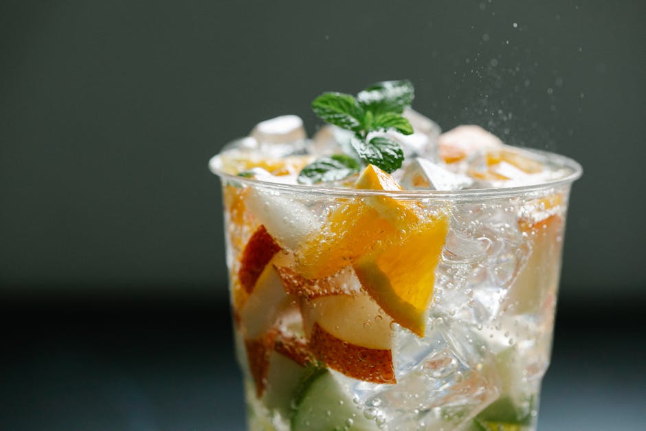 Pimm's Lemonade med frukt og mynte