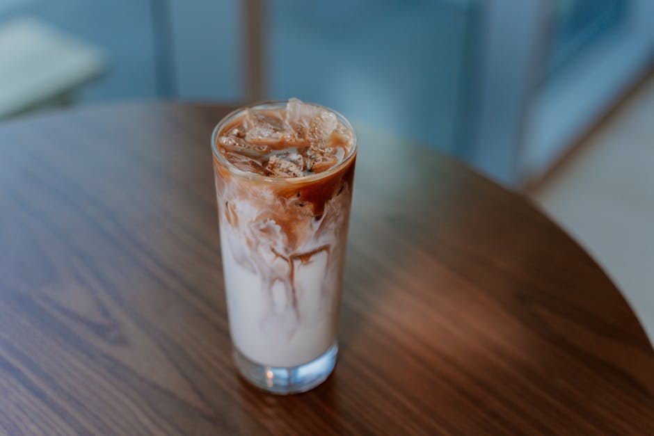 Enkel iskaffe med melk og søtning