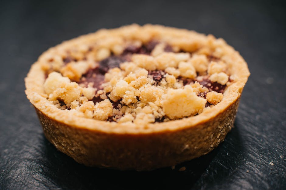 Saftig bærsmuldrepai med mandler