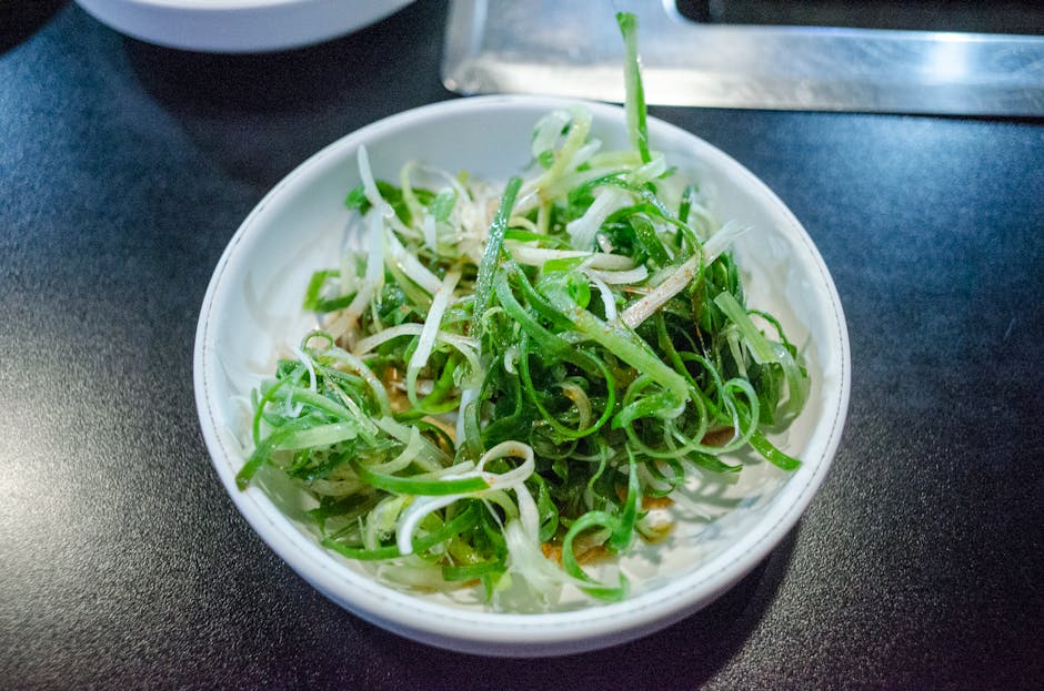 Krydret vårløk- og løksalat med gochugaru