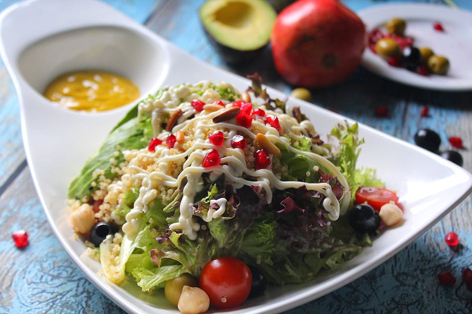 Frisk grønn salat med honning- og sennepsdressing