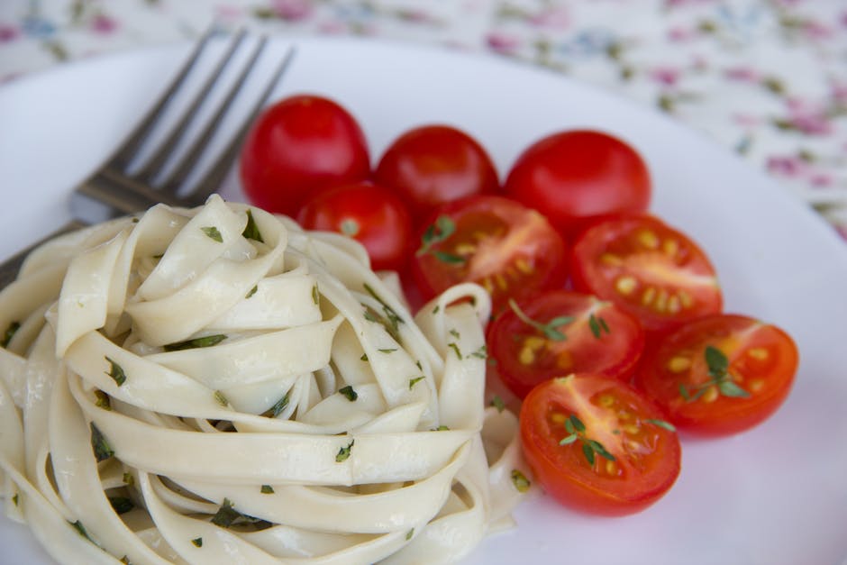 Pasta med friske urter og plommetomater